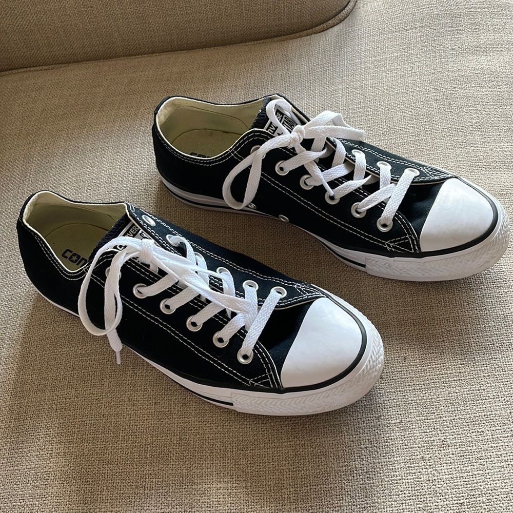 Chuck Taylor Converse All Star women’s low top size US 10 black
